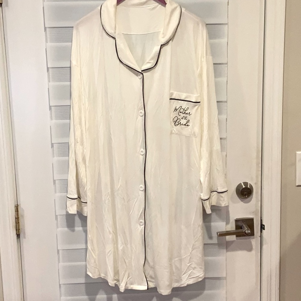 Event Blossom Mother of the Bride nightgown. Unsized. See measurements
